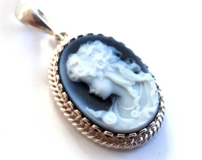 Blue cameo pendant long hair lady italian cameo jewelry donadio agate stone cameo pendentif camée colgante camafeo カメオペンダント Камея подвеска