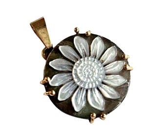 Mother of Pearl Flower Cameo Pendant: 9kt Gold Italian Jewelry