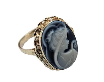 Blue Agate Cameo Ring: 9kt Gold Woman Profile