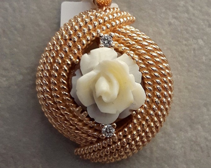 Shell cameo pendant Rose twisted set italian cameo jewelry donadio cameo shell pendentif camée colgante camafeo カメオペンダント Камея подвеска