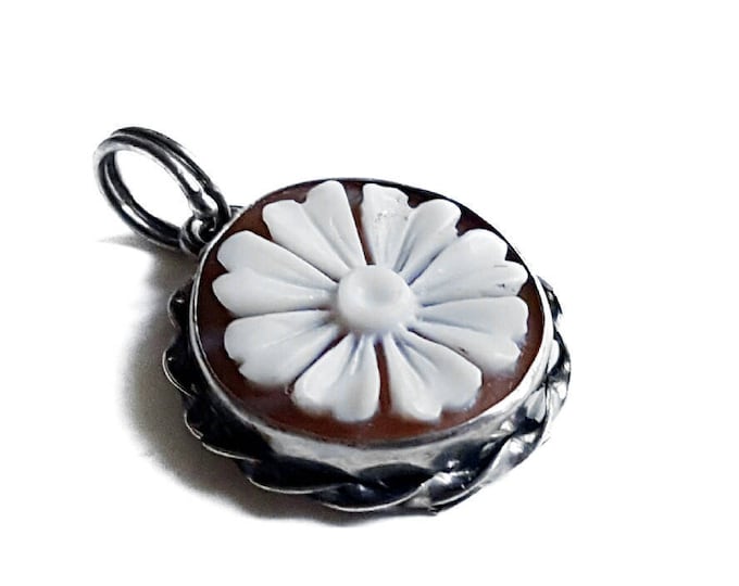Shell cameo pendant Daisy italian cameos jewelry donadio cameos shell pendentif camée colgante de camafeo  カメオペンダント Камея подвеска