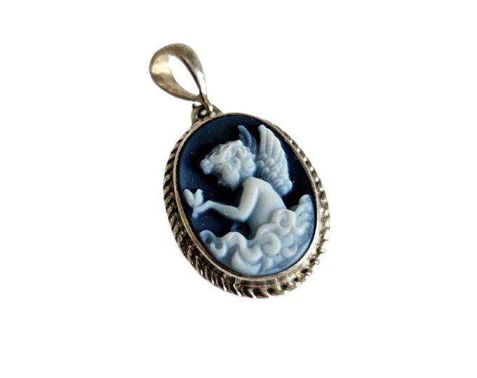 Blue cameo pendant Angel & butterfly - cameo jewelry - donadio stone cameos - pendentif camée - colgante camafeo