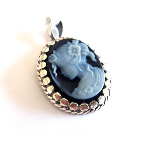 Pierre camée bleu pendentif dame italienne camée bijoux donadio agate Pierre camée pendentif camée colgante camafeo カメオペンダント Камея подвеска