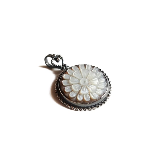 Mother of Pearl Cameo Pendant Italian 