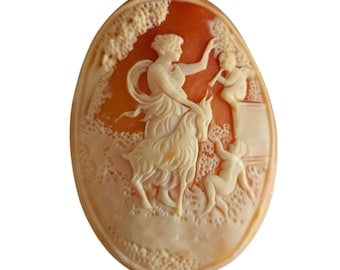 Cammeo in conchiglia di corniola: scena mitologica, cammeo italiano Donadio intagliato a mano