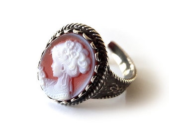 Anello con cammeo in agata rossa: ritratto di donna bohémien in argento sterling