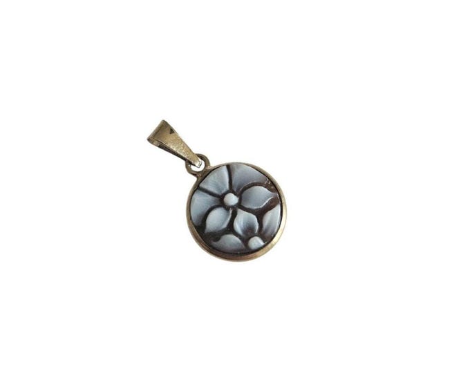 Gold cameo pendant daisy italian cameos jewelry donadio cameo shell pendentif camée colgante camafeo