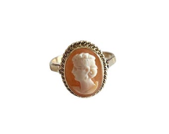 Hand Carved Shell Cameo Ring: 9kt Gold Italian Jewelry