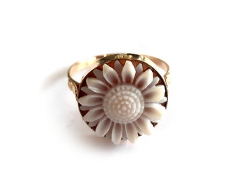 Hand Carved Sardonyx Shell Cameo Ring: 9kt Gold Sunflower