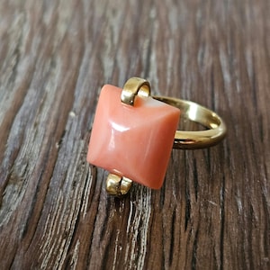 Gold coral ring square italian coral jewelry donadio corals cameos jewellery bague corail サンゴリング коралловое кольцо anillo coral