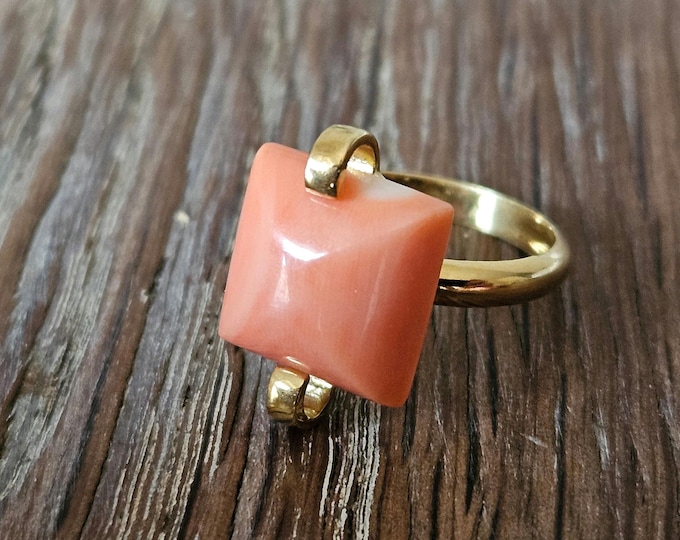 Gold coral ring square italian coral jewelry donadio corals cameos jewellery bague corail サンゴリング коралловое кольцо anillo coral