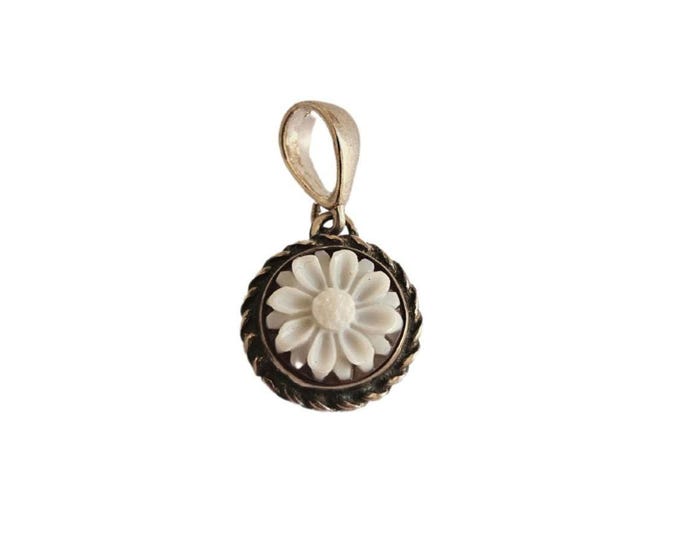 Floral cameo pendant sterling silver handcraft in Italy, shell cameo flower, seashell cameos, silver pendant, modern cameo, gift for women.