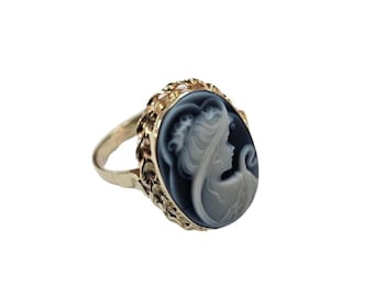 Blue Agate Cameo Ring: 9kt Gold Woman Profile