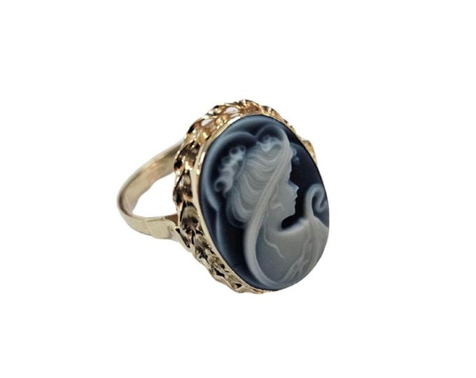 Blue Agate Cameo Ring: 9kt Gold Woman Profile