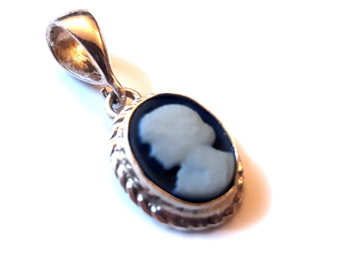 Blue cameo pendant profile italian stone cameo jewelry donadio agate stone cameos pendentif camée colgante camafeo カメオペンダント Камея подвеска