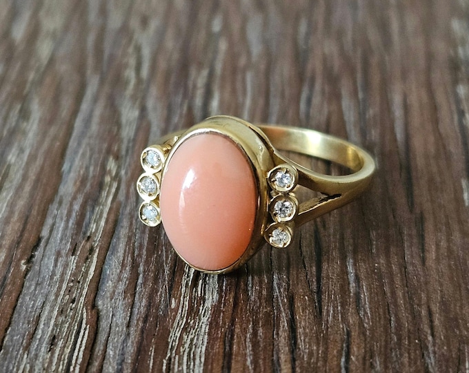 Gold coral ring six diamonds italian coral jewelry donadio corals cameos jewellery bague corail サンゴリング коралловое кольцо anillo coral