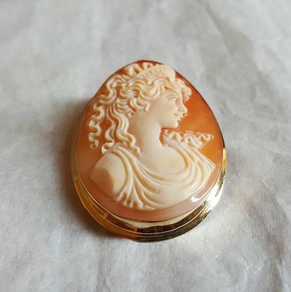 Vintage Gold Cameo Brooch & Pendant Venus Italian Cameo Vintage Gold Cameo Brooch & Pendant Venus Italian Cameo