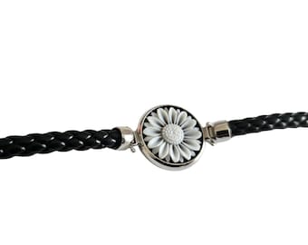 Bracciale con cammeo in conchiglia di girasole: argento sterling, pelle intrecciata
