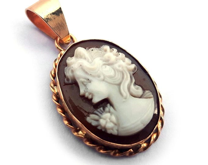 Ciondolo cammeo oro signora cammeo italiano gioielli donadio cammeo conchiglia pendentif camée colgante camafeo カメオペンダント Камея подвеска