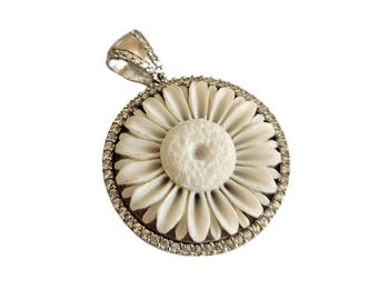 Handmade shell flower cameo pendant set in 925 sterling silver with zircons. (Size 2,5cm)
