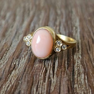 Gold pink coral ring diamonds italian coral jewelry donadio corals cameos jewellery bague corail サンゴリング коралловое кольцо anillo coral