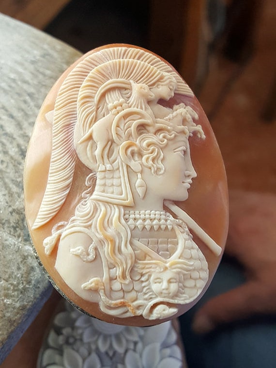 Cammeo in Conchiglia Sfusa: Profilo Di Atena Minerva Intagliato a