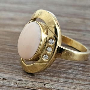 Gold pink coral ring diamonds italian coral jewelry donadio corals cameos jewellery bague corail サンゴリング коралловое кольцо anillo coral