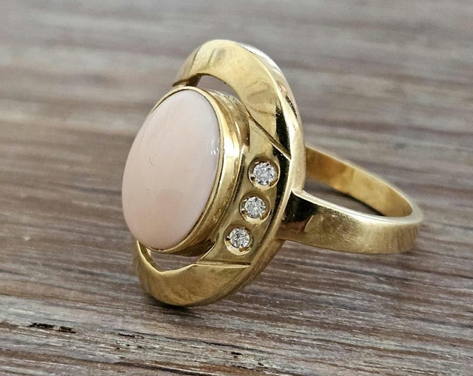Gold pink coral ring diamonds italian coral jewelry donadio corals cameos jewellery bague corail サンゴリング коралловое кольцо anillo coral