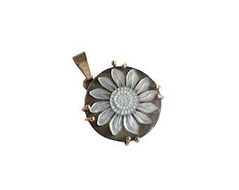 Mother of Pearl Flower Cameo Pendant: 9kt Gold Italian Jewelry