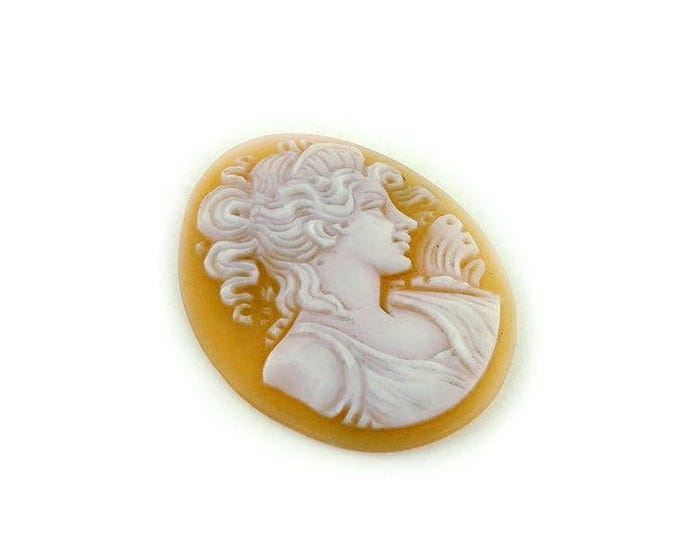 Antique Sardonyx Shell Cameo: Aphrodite, Italian Jewelry (3.5/4 cm)
