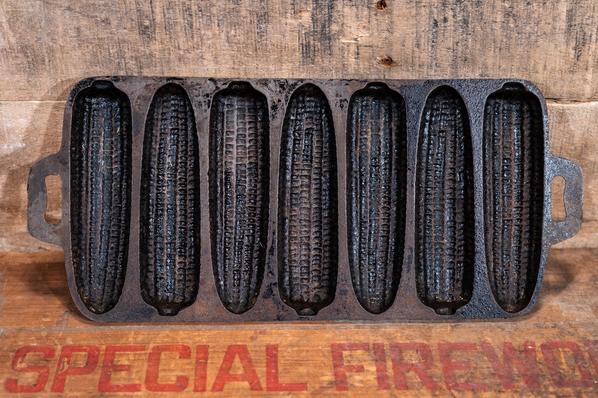 Vintage Cast Iron Cornbread Mold Corn Bread Pan Country Farmhouse vintage-cast-iron-cornbread-mold-corn-bread-pan-country-farmhouse