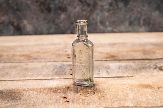 Vintage Use Dill's Medicine Glass Bottle Pharmacy Bathroom Home Decor Dill Medicine Co Norristown PA