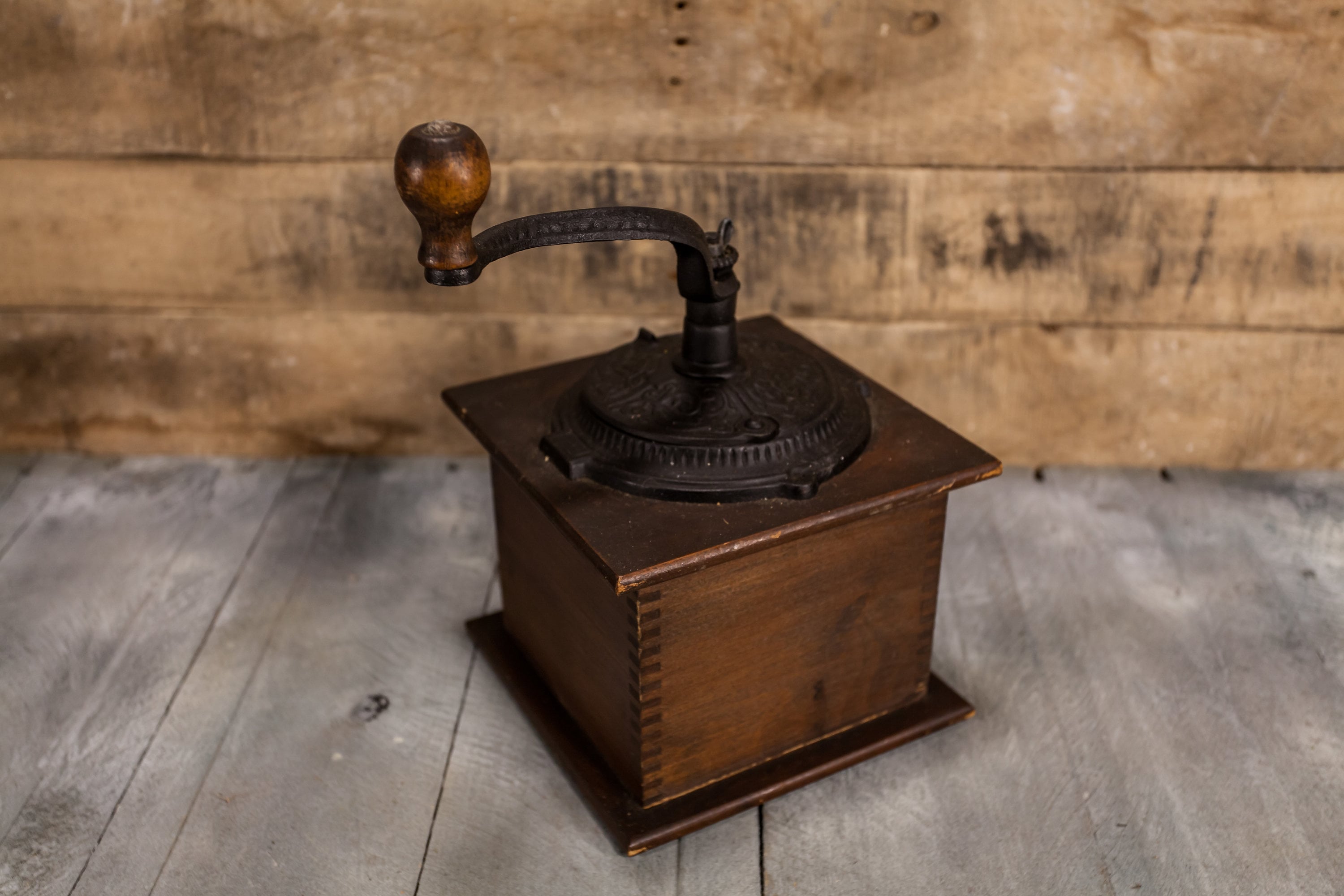Vintage Coffee Mill Cast Iron Hand Crank Handled Coffee Grinder Wooden