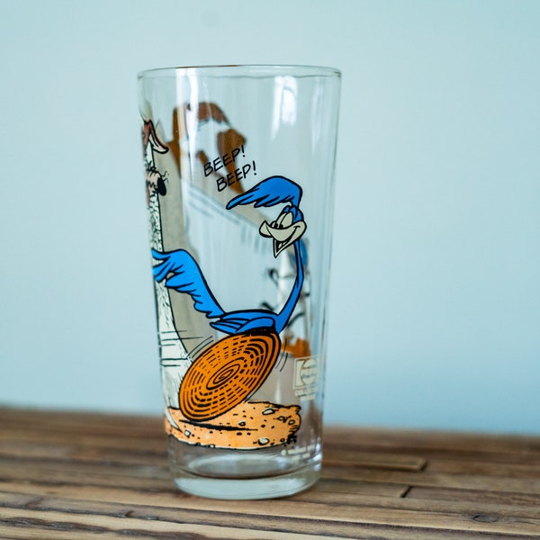 Vintage 1970s Road Runner & Wile E. Coyote Collectable Glass Pepsi