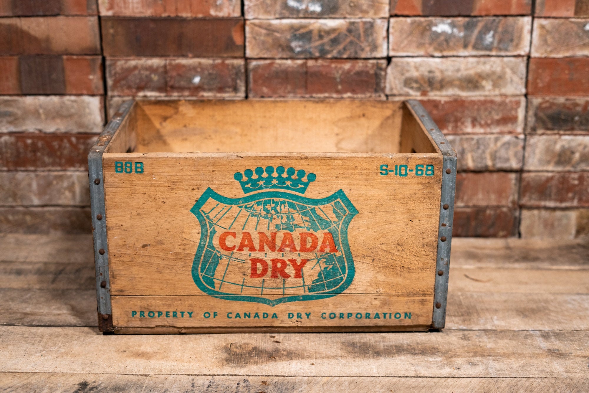 Vintage Canada Dry Wooden Crate Box Metal Rustic Carrier Green Red