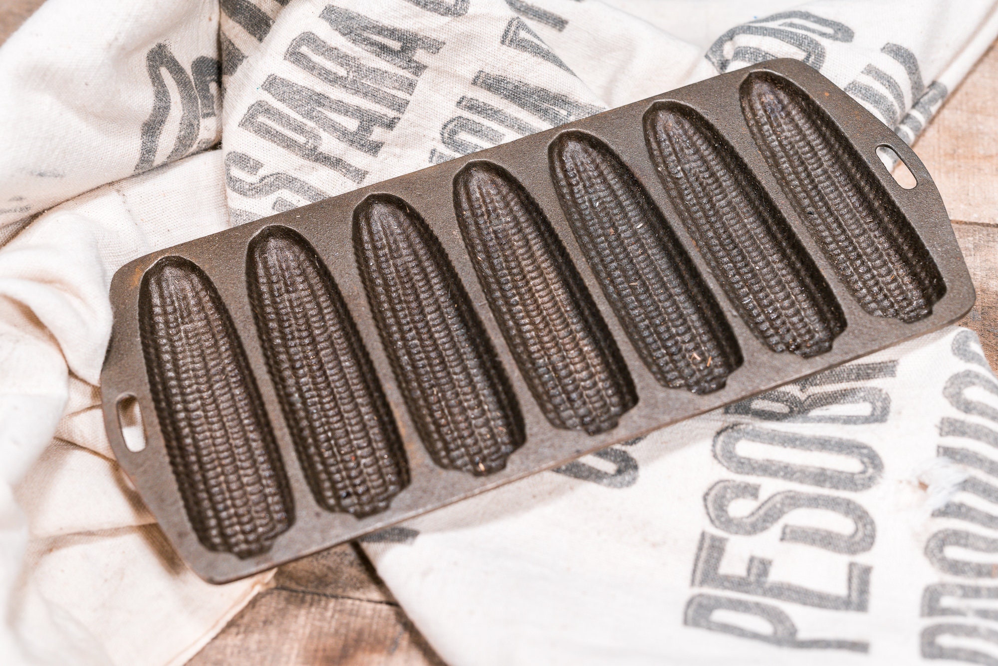 Vintage Cast Iron Cornbread Mold Corn Bread Pan Country Farmhouse