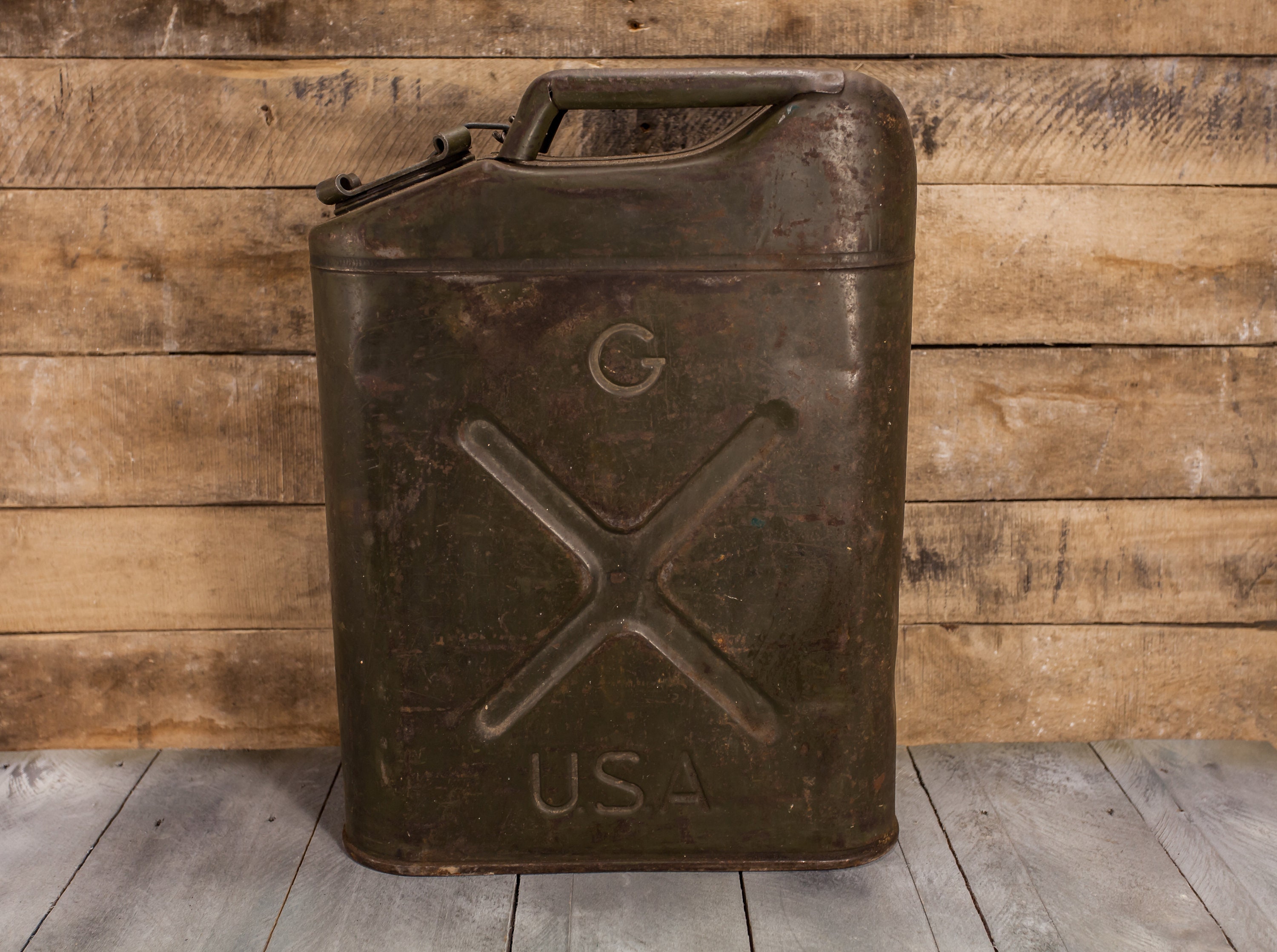 vintage wwii military metal gas can fuel tank green us jerry 5 gallon jeep vintage wwii military metal gas can fuel tank green us jerry 5 gallon jeep