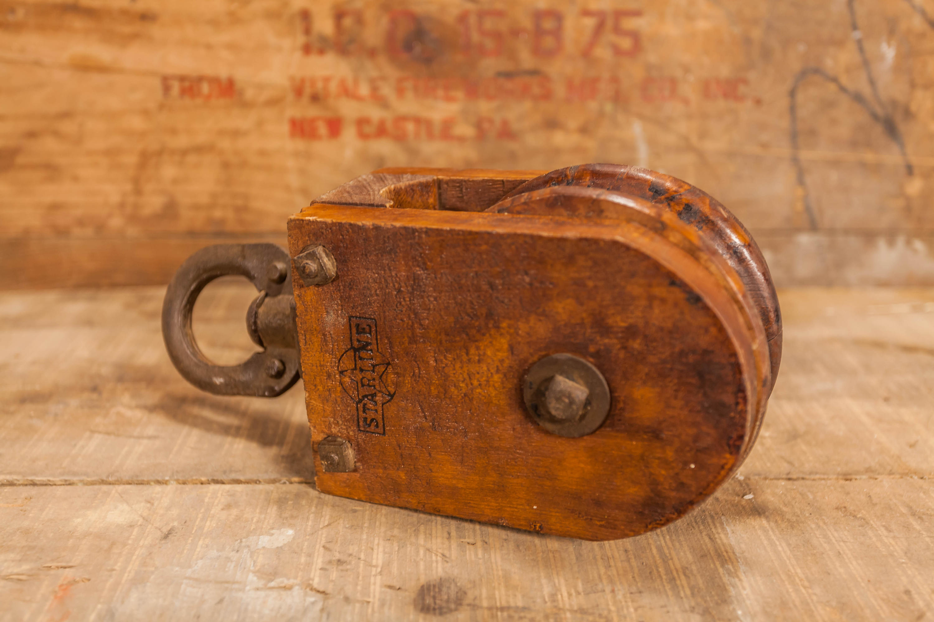 Vintage Starline Single Pulley Wood Metal Rustic Primitive Barn