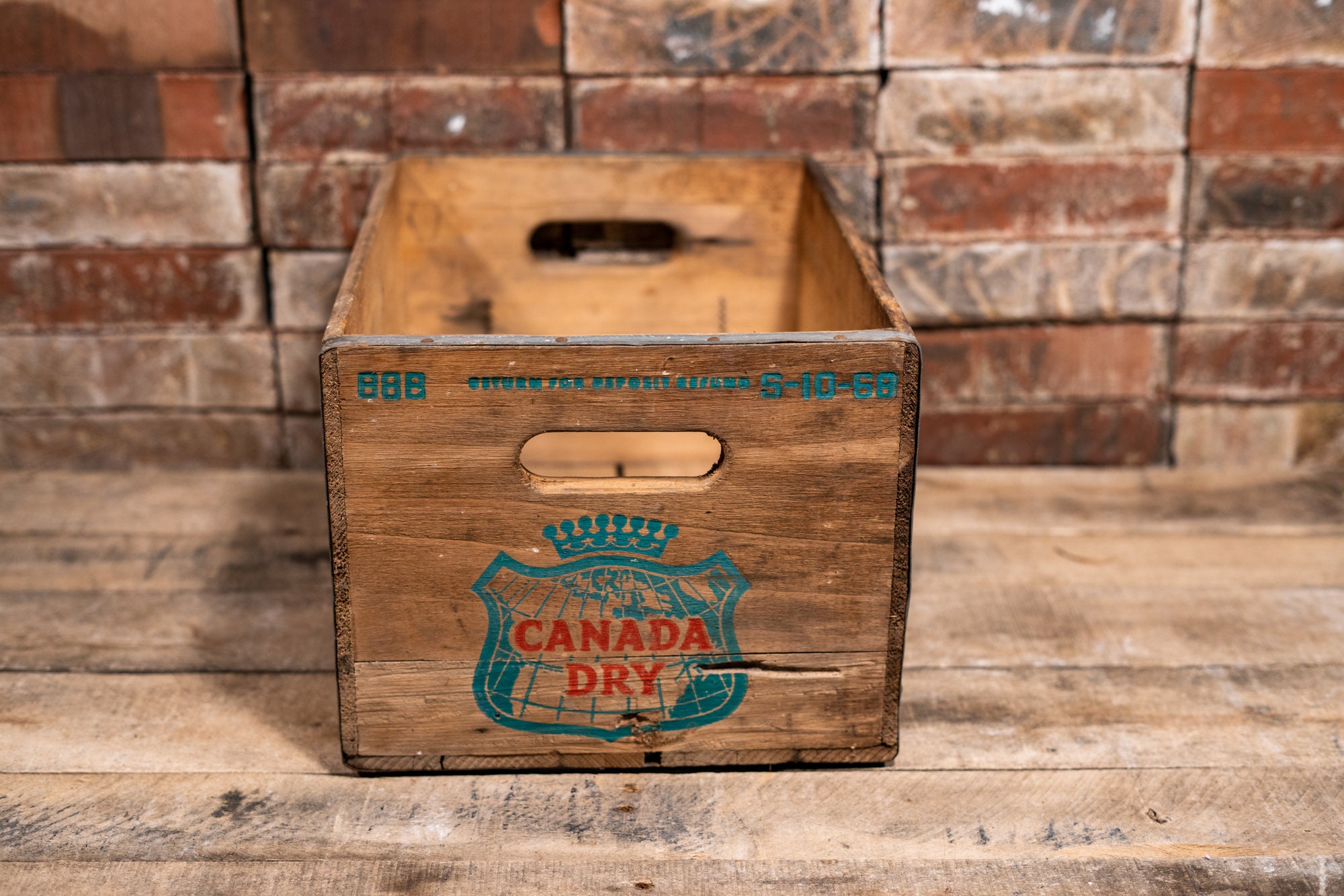 Vintage Canada Dry Wooden Crate Box Metal Rustic Carrier Green Red
