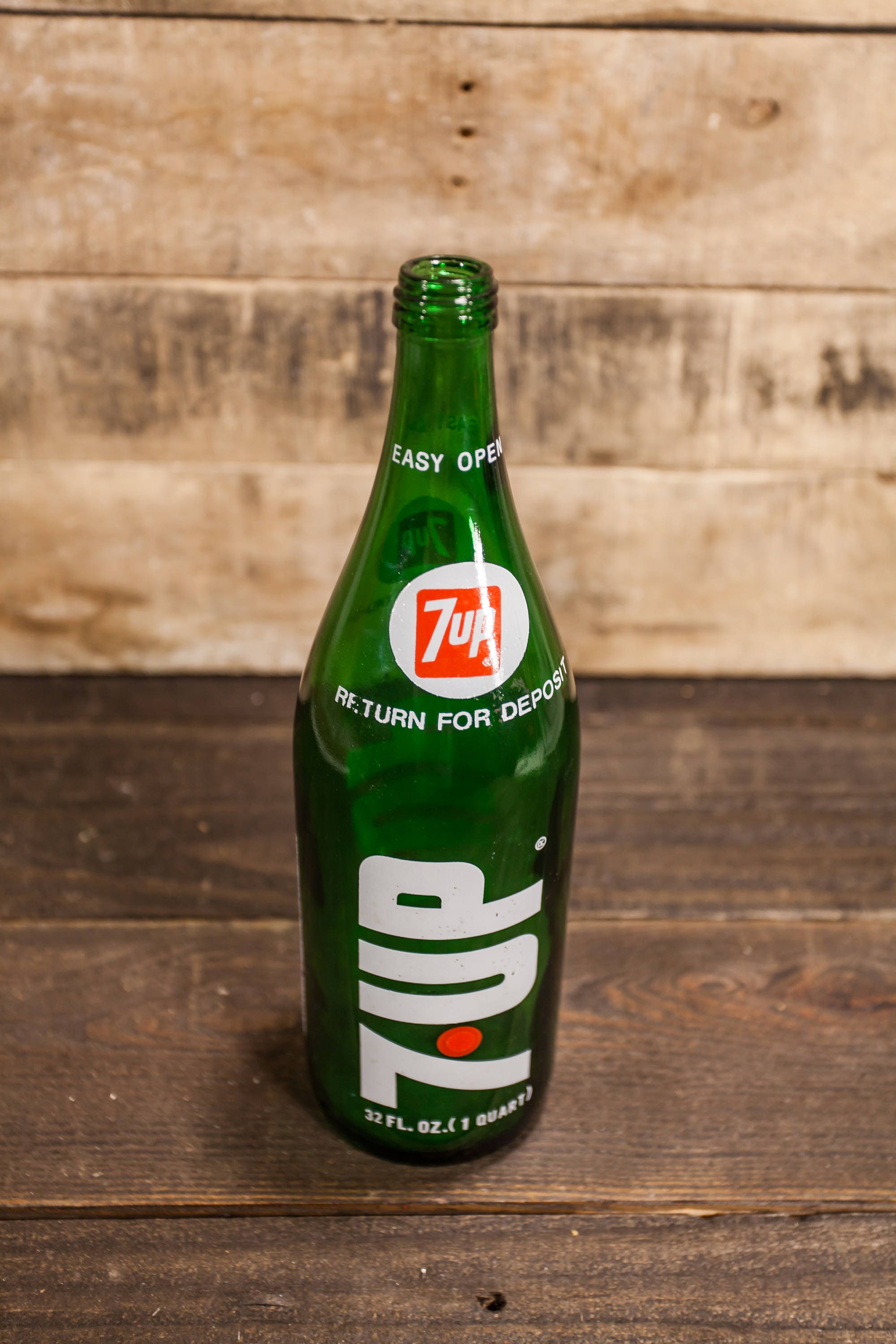 Vintage 7up 32oz 1 Quart Green Glass Soda Pop Bottle Red Vintage 7up 32oz 1 Quart Green Glass Soda Pop Bottle Red