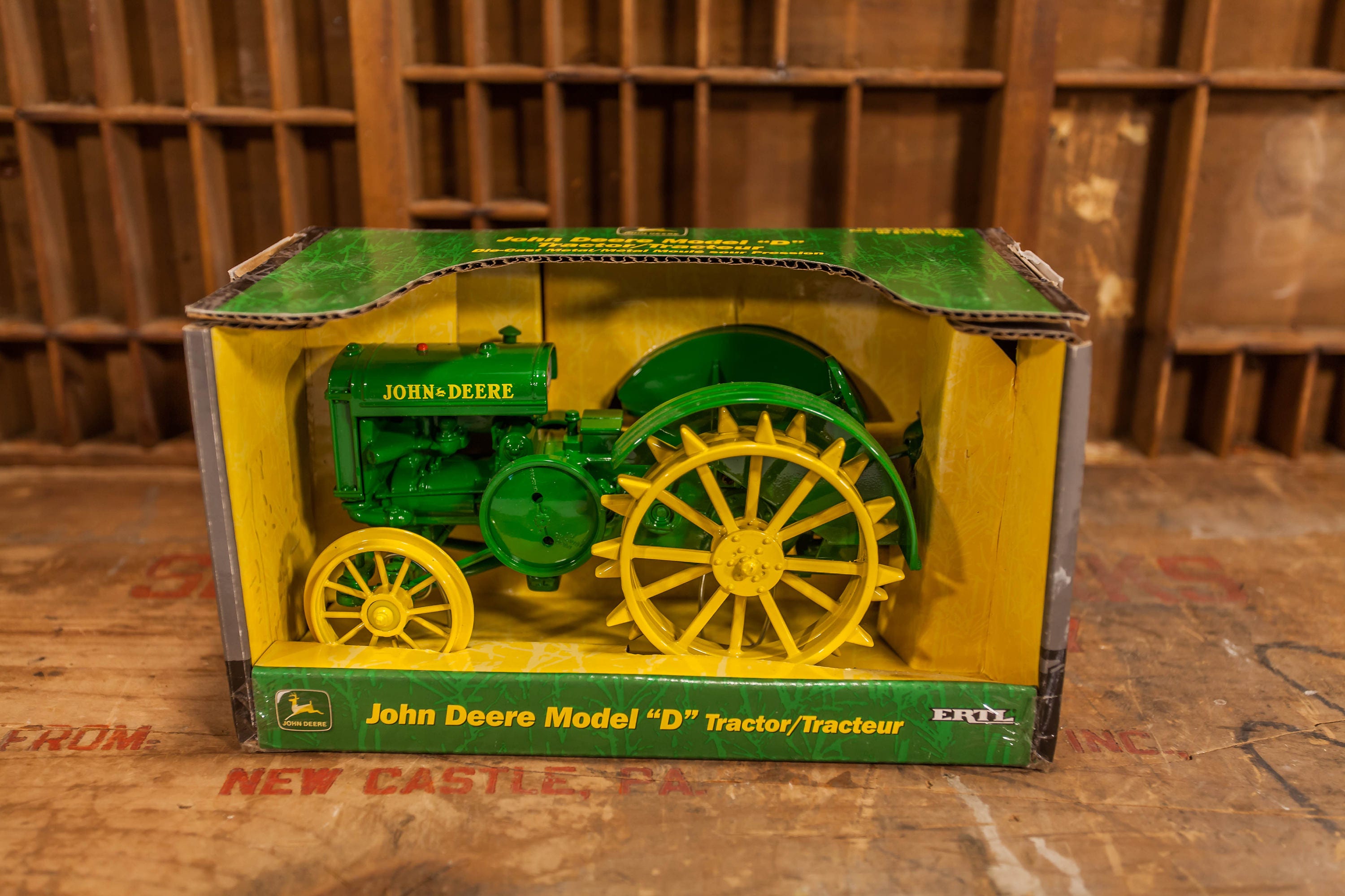Vintage DieCast John Deere Model D Tractor, ERTL Green Yellow Toy Tractor