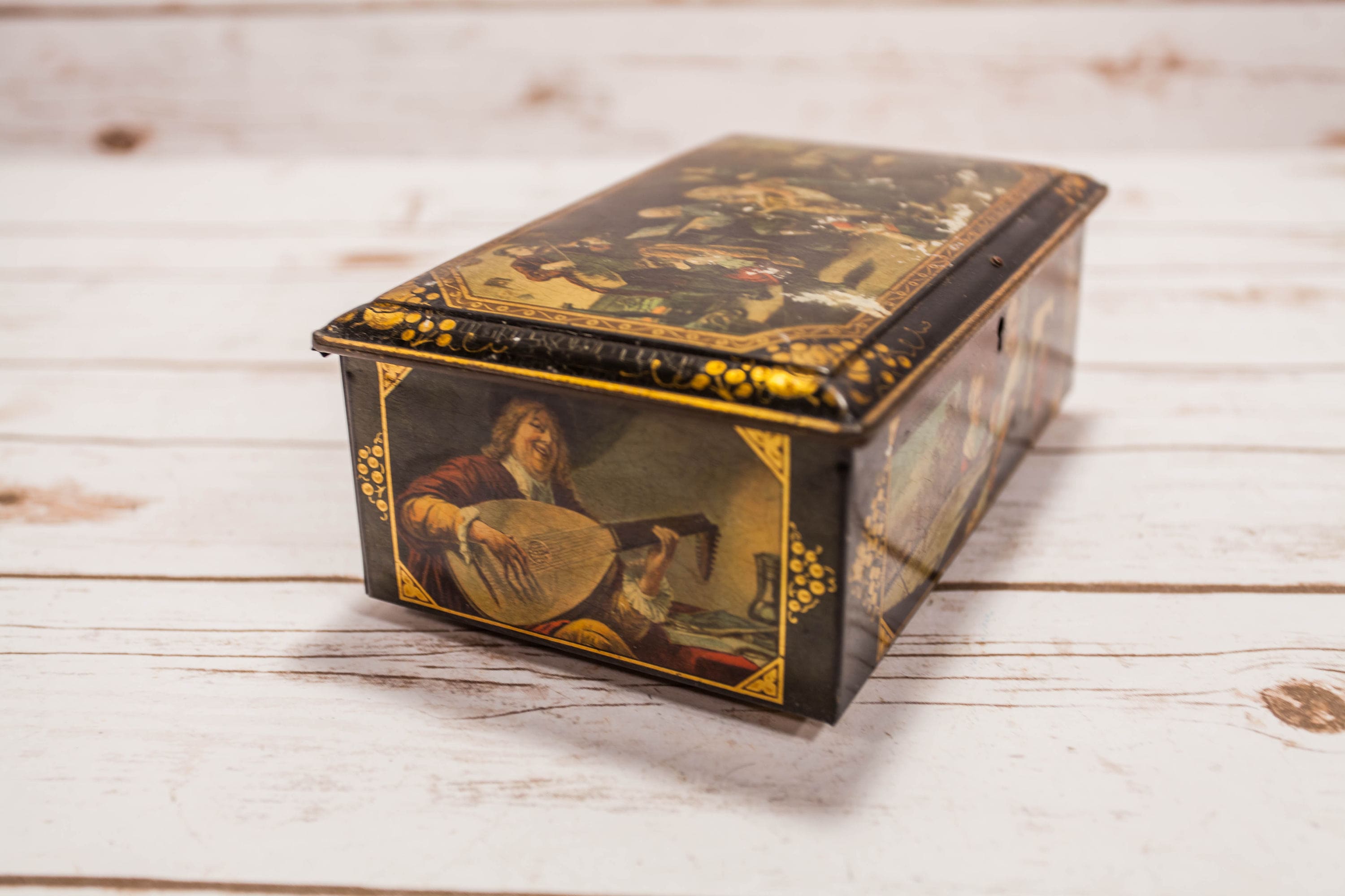 Collectible Tin Of Fried Chicken Flavored Candy - 4gtfd4j