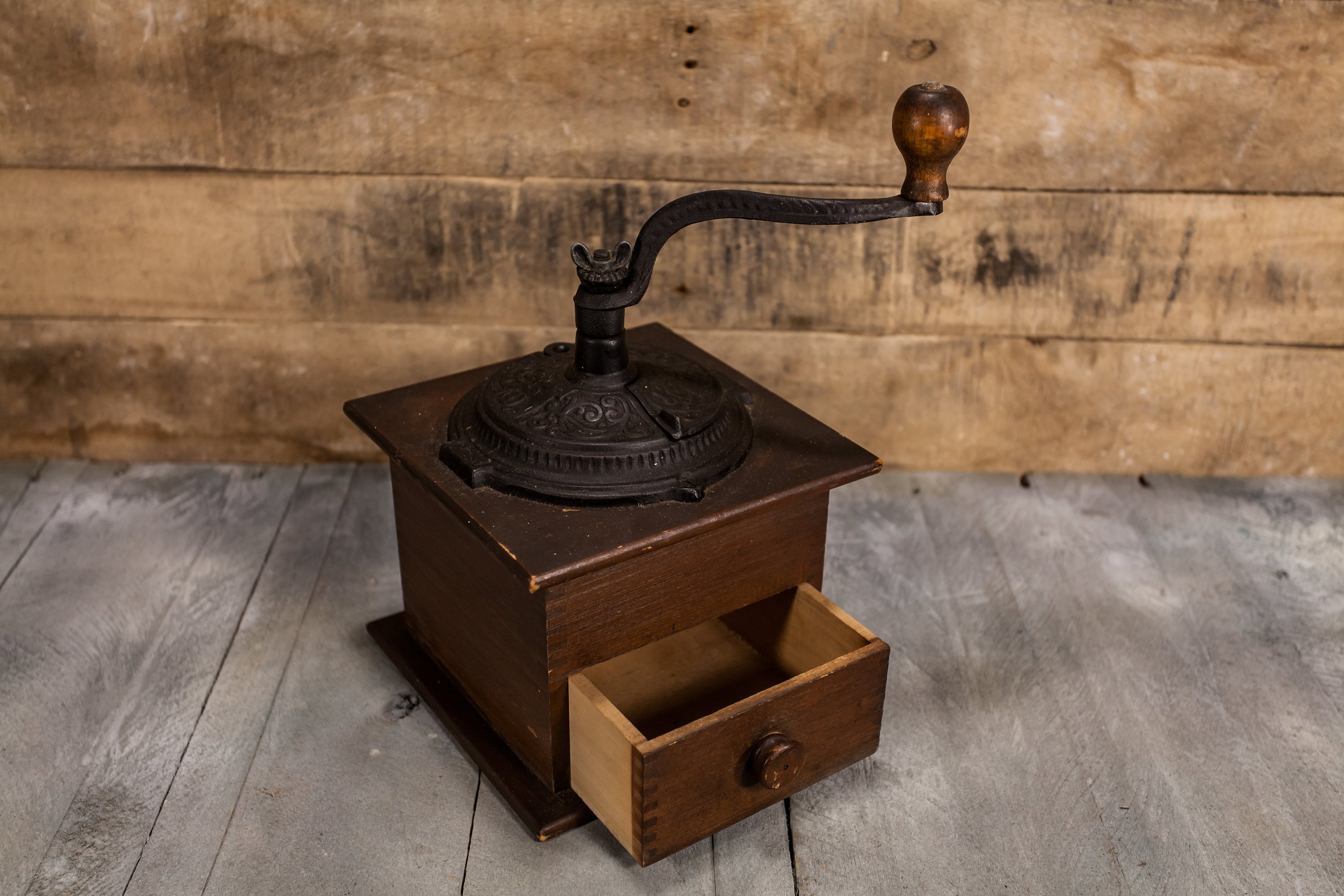 Vintage Coffee Mill Cast Iron Hand Crank Handled Coffee Grinder Wooden Drawer Home Decor