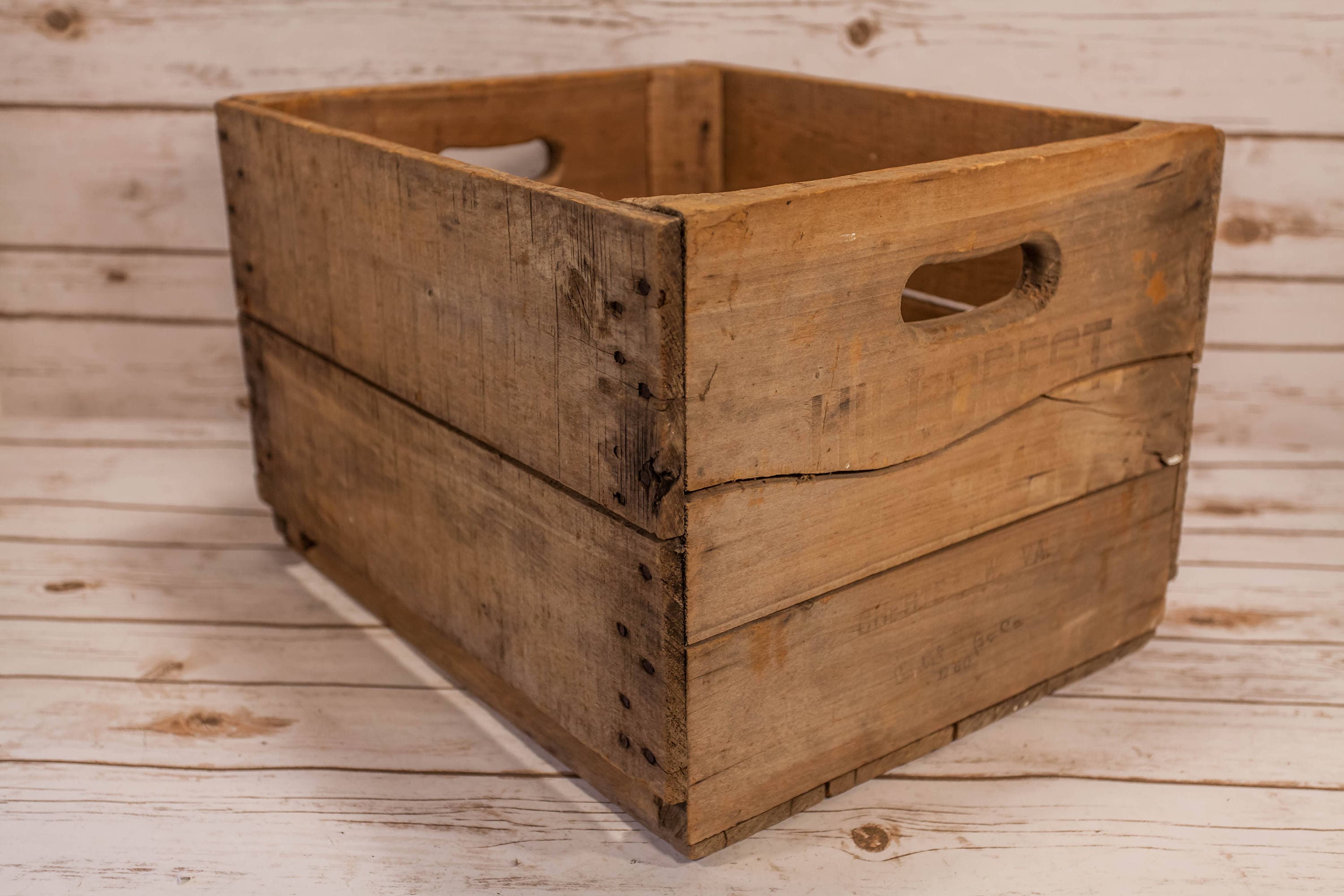 vintage-hillcrest-farms-wooden-crate-wood-carrier-rustic-home-decor-man