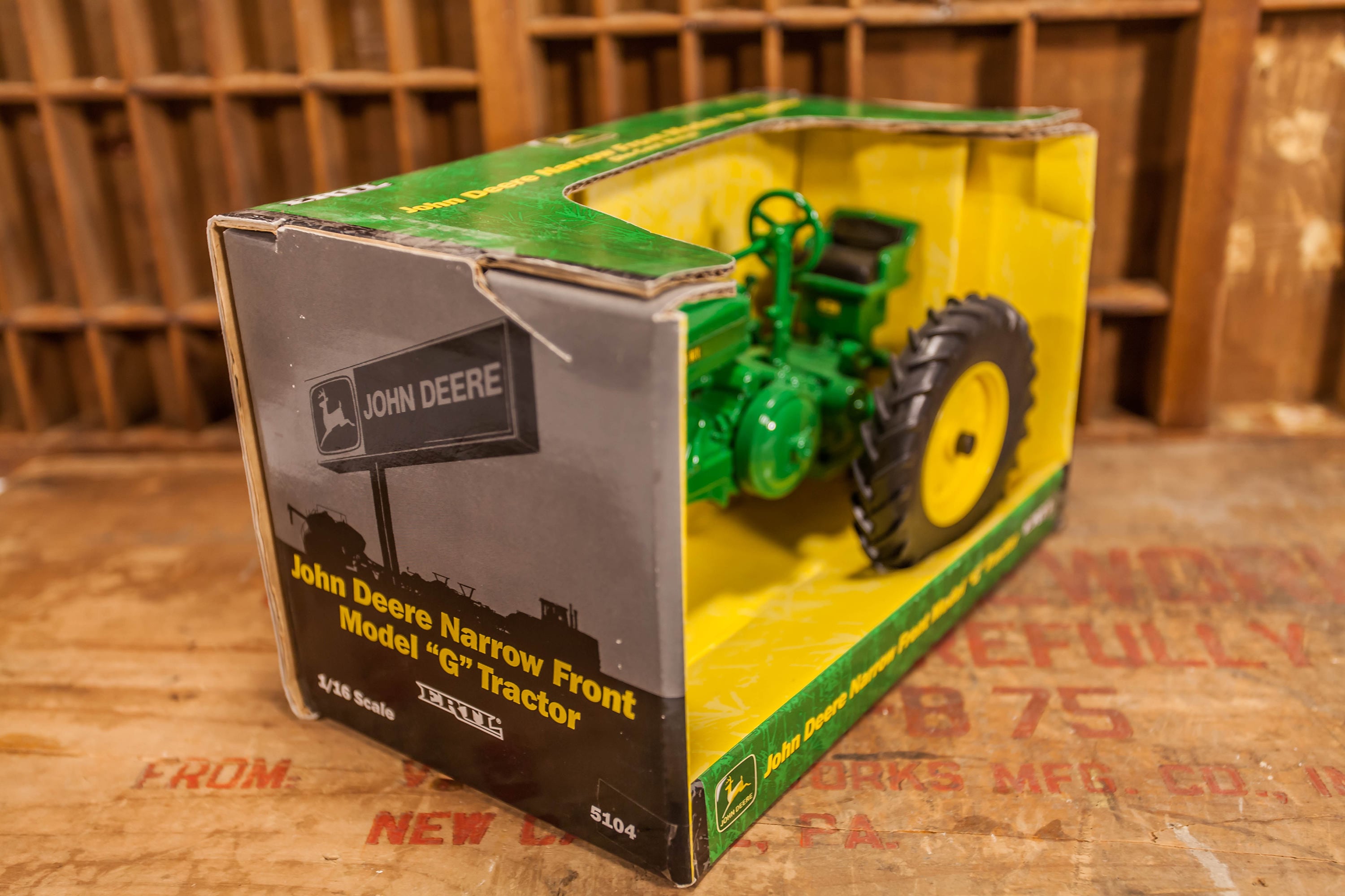 Vintage DieCast John Deere Model G Tractor, ERTL Green Yellow Toy Tractor