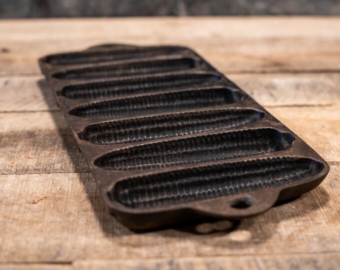 Vintage Cast Iron Cornbread Mold Corn Bread Pan Country Farmhouse