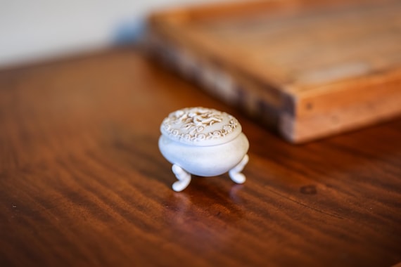 Vintage Lefton Bisque Footed Covered Trinket Cherubs Ring Pin Home Decor Entry Table