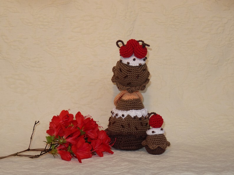 Crochet Pattern Muffin Black Forest Cherry image 2