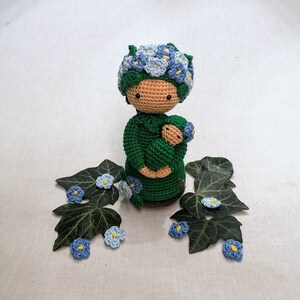 Flower children forget-me-not family crochet pattern image 2