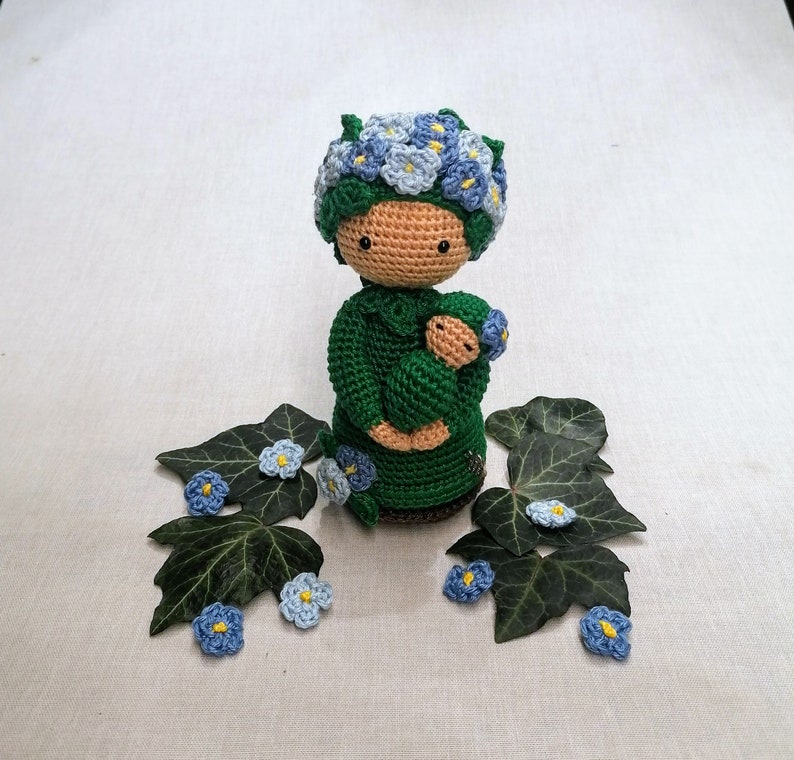 Flower children forget-me-not family crochet pattern image 2